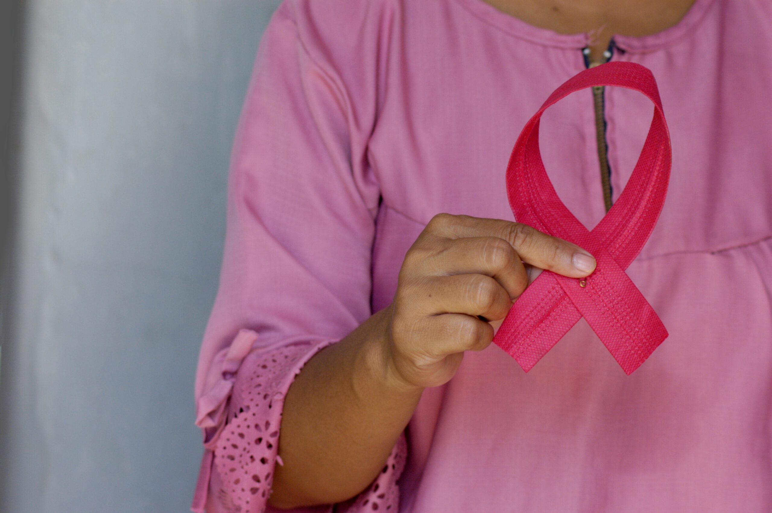 Październik miesiącem walki z rakiem piersi. Jak dbać o piersi? Przypominamy o regularnych badaniach!